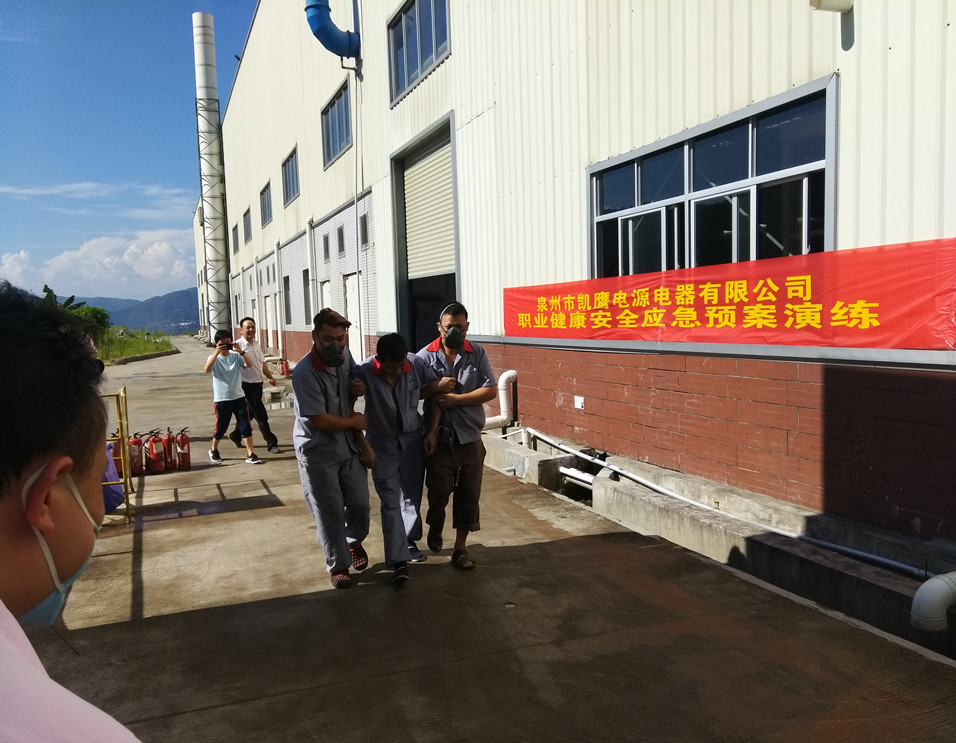 中暑救援演练_副本.jpg